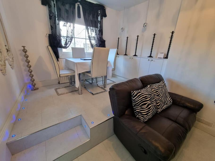 Beautiful Apartment In The Heart Of Rochester Rochester  Dış mekan fotoğraf